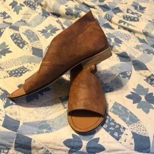 Side cutout open toe flat sandals